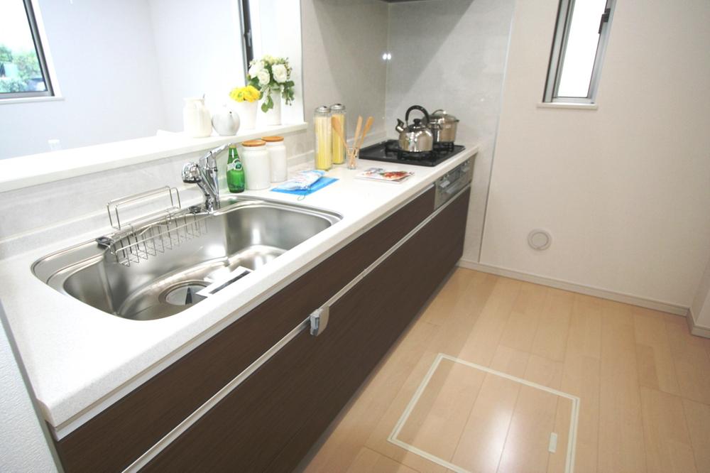 Kitchen. Local (11 May 2013) Shooting