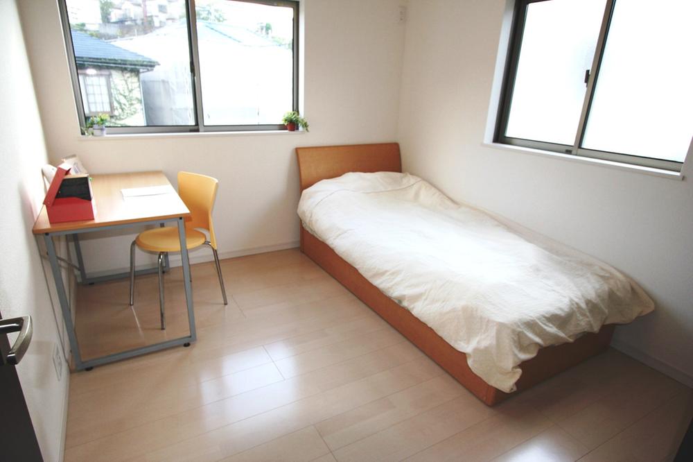 Non-living room. Local (11 May 2013) Shooting