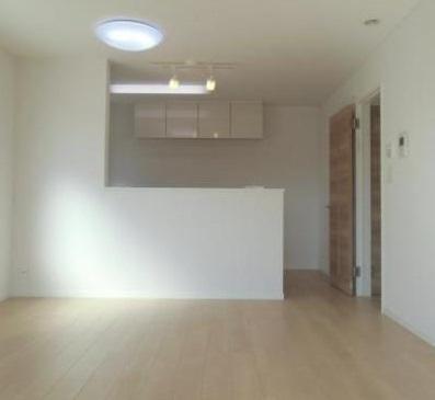 Living. Bright living room you can relax with your family everyone!