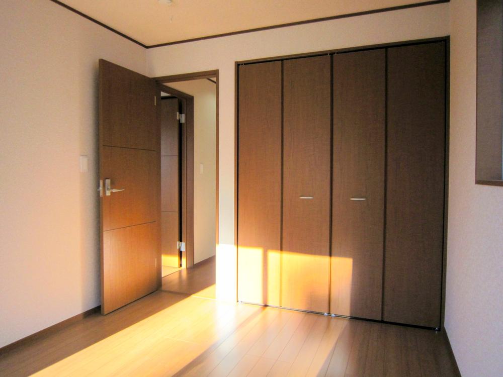 Receipt. Convenient all room with storage space