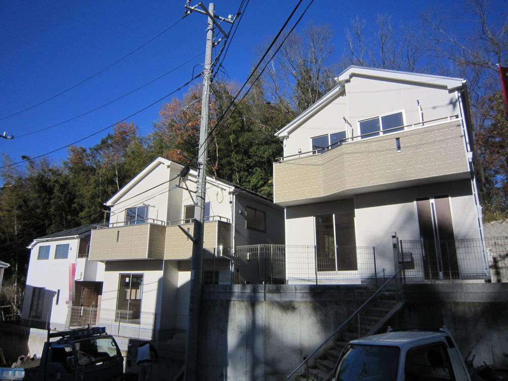 Local photos, including front road. Leafy quiet residential area is perfect for child-rearing family