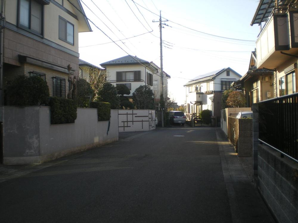 Local photos, including front road. Local (11 May 2012) shooting