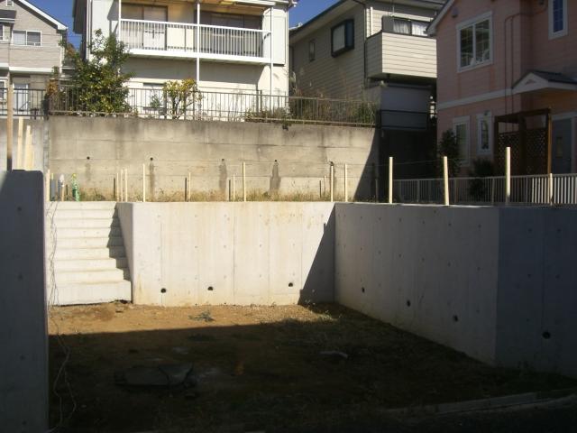 Parking lot. 4 Building also car parking two Allowed.