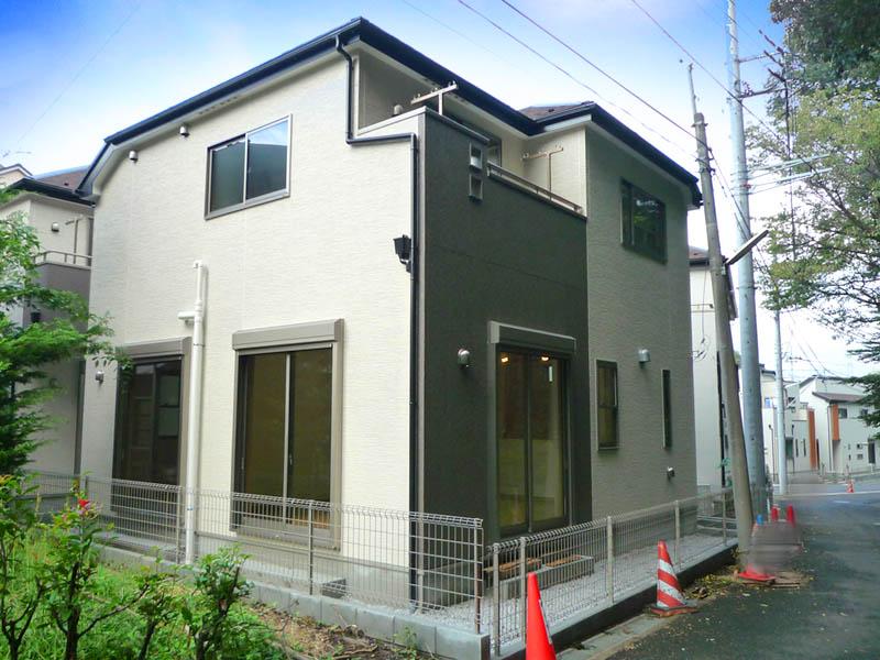 Local appearance photo. Local (10 May 2013) Shooting