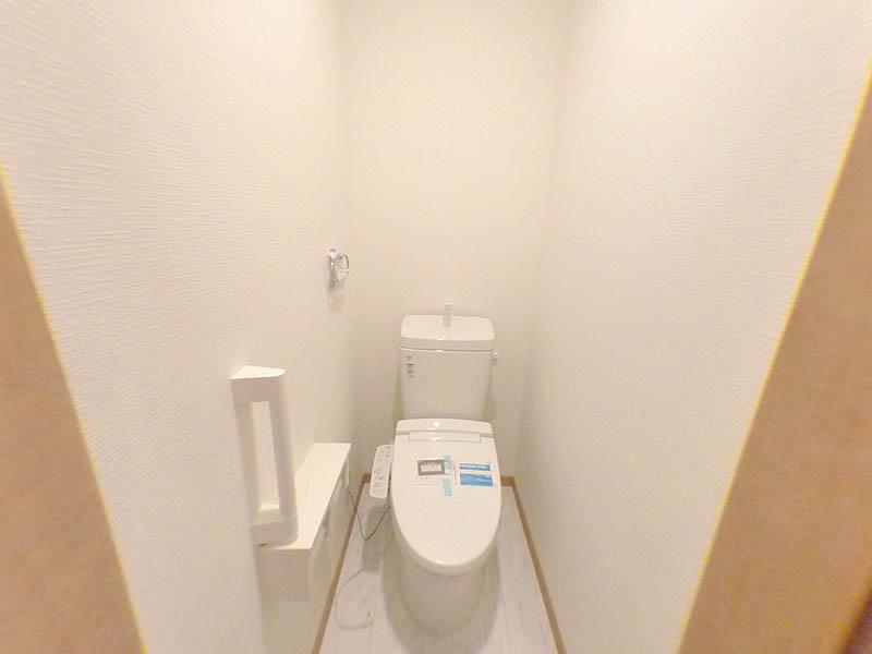 Toilet. Indoor (10 May 2013) Shooting