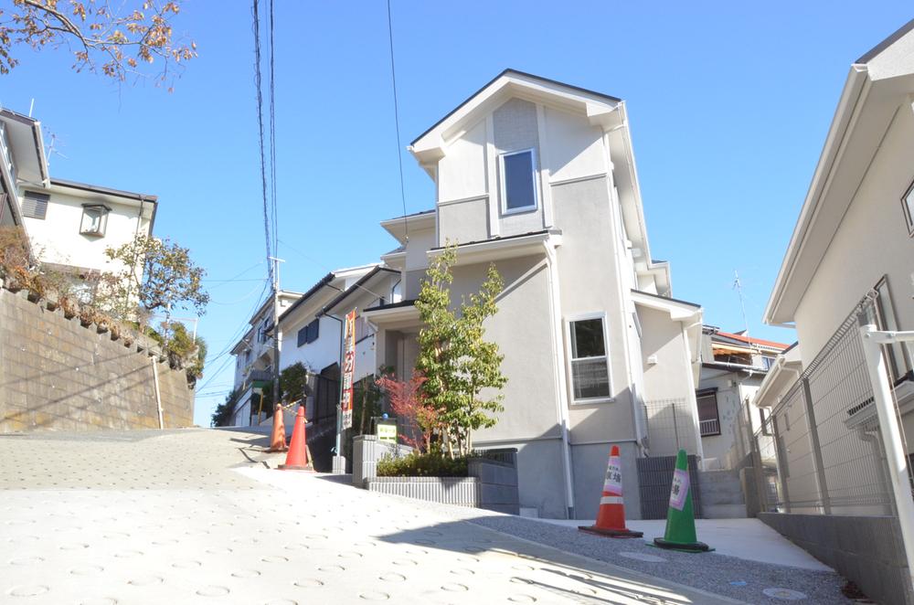 Local photos, including front road. Local (11 May 2013) Shooting 8 Building