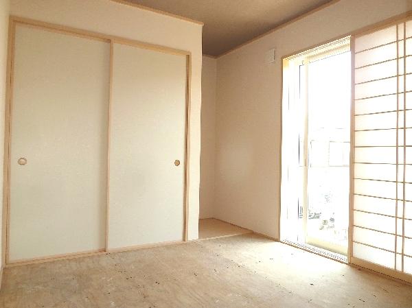 Non-living room. LDK and the sequence of consecutive first floor Japanese-style room