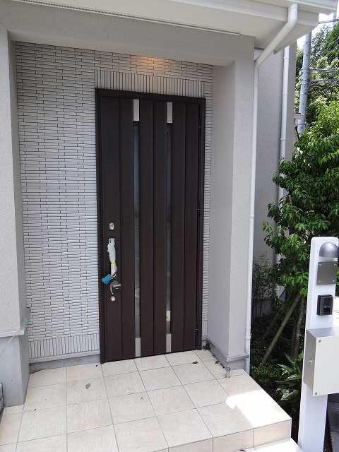 Entrance. Entrance 4 Building