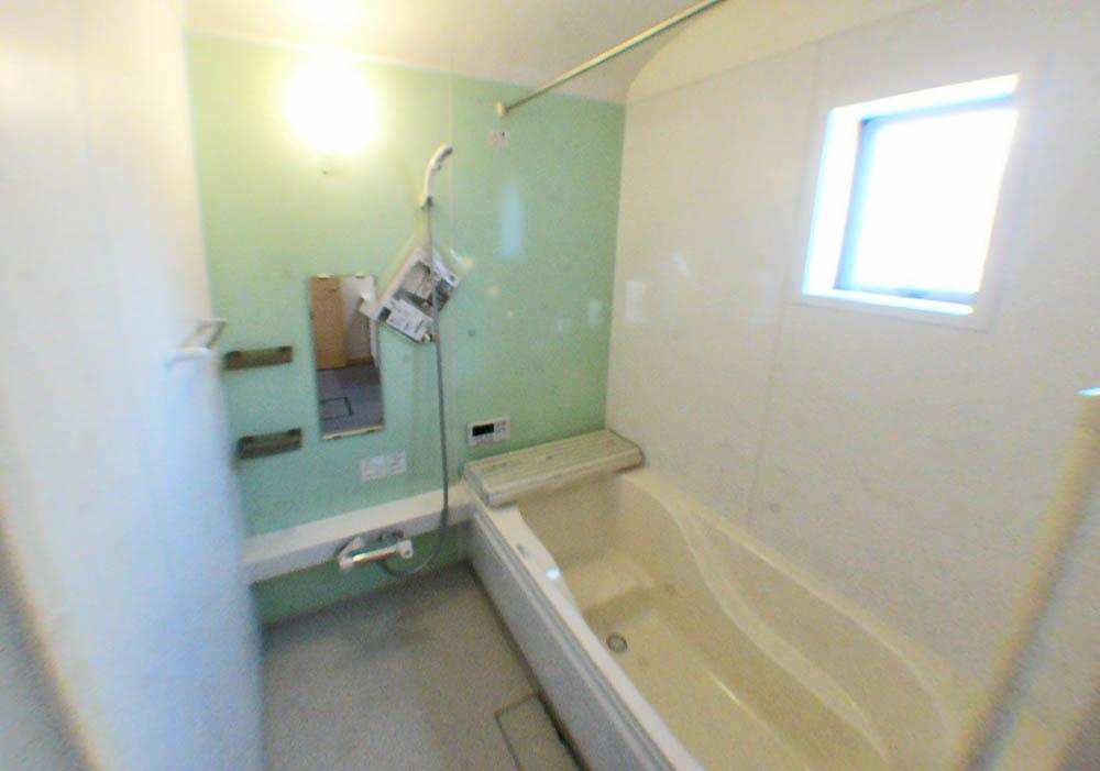 Bathroom. Indoor (12 May 2013) Shooting