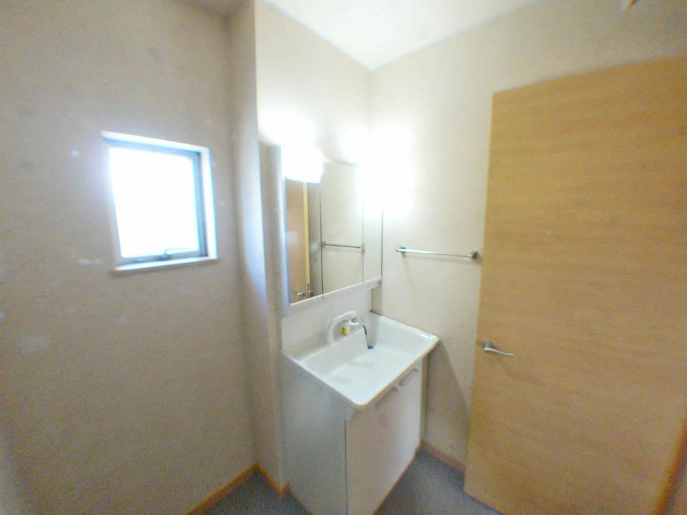 Wash basin, toilet. Indoor (12 May 2013) Shooting