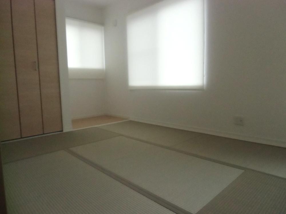 Non-living room. Established a happy Japanese-style room and there! Children rooms and relaxation space ・ Also available as a drawing room.