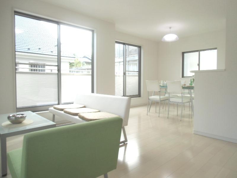 Living. Local (10 May 2013) Shooting