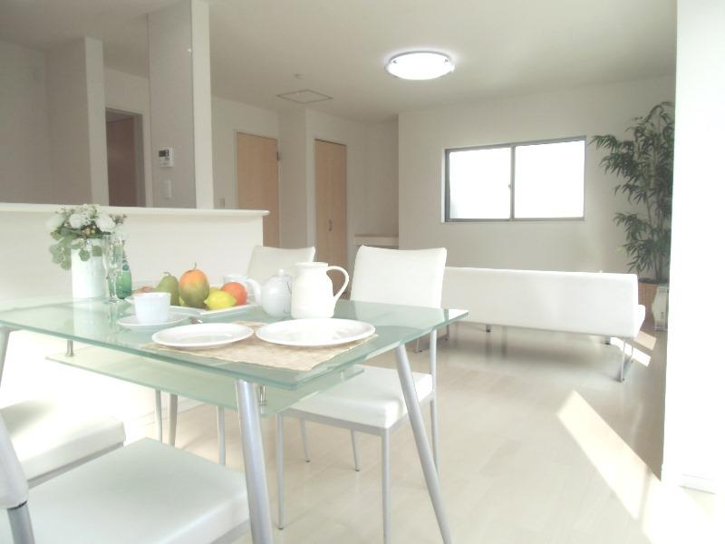 Living. Local (10 May 2013) Shooting