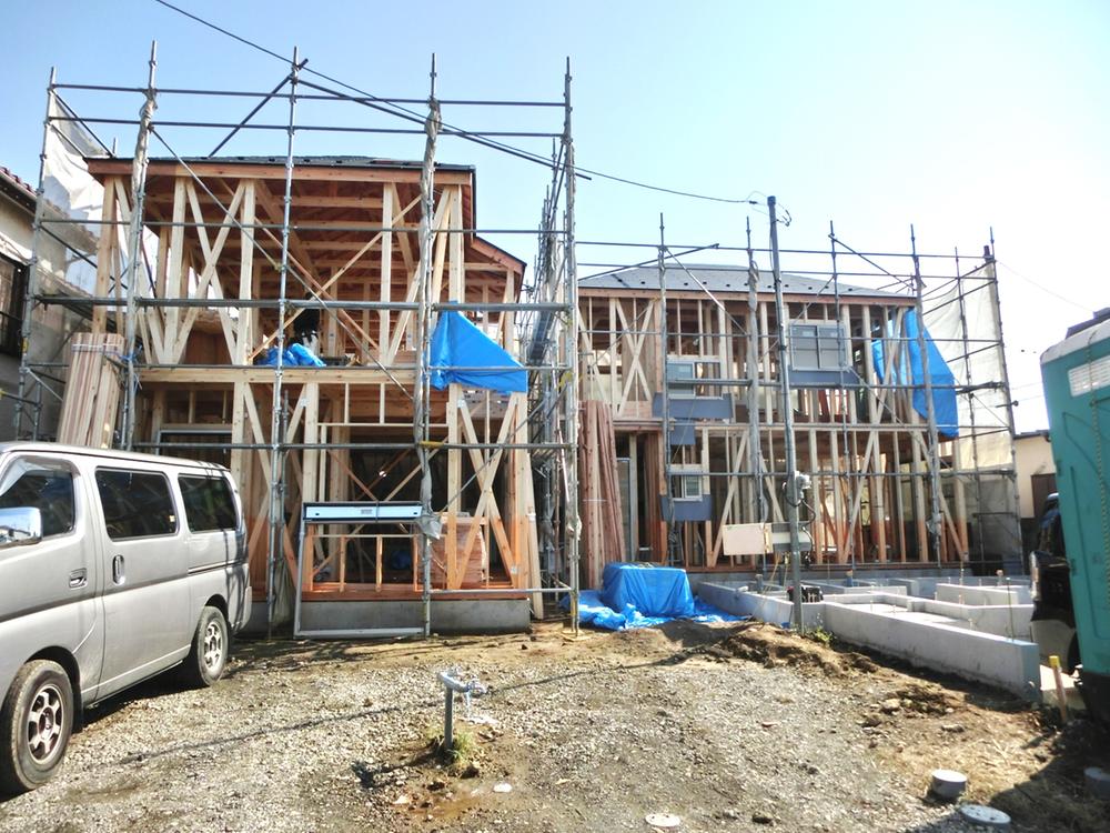 Local appearance photo.  Complete case is also available for your tour.