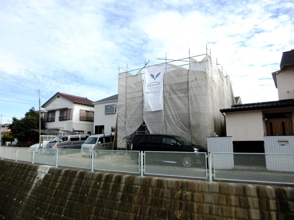 Local photos, including front road. Local photos, including the front road