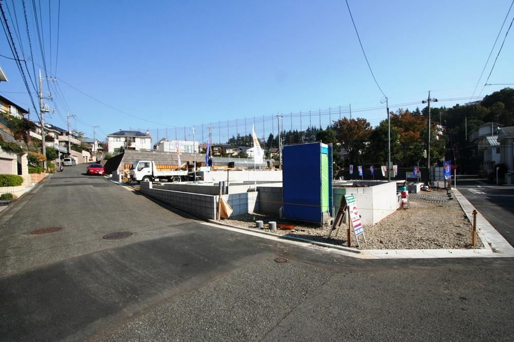 Local photos, including front road. Local (11 May 2013) Shooting