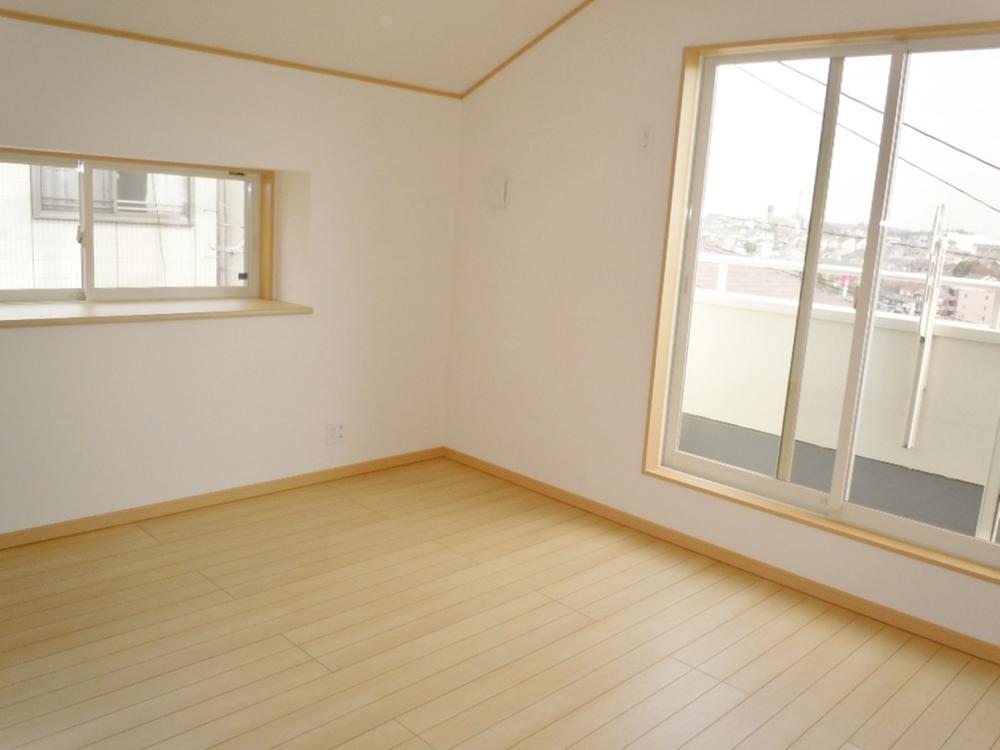 Non-living room. The second floor Western-style. I day is good.