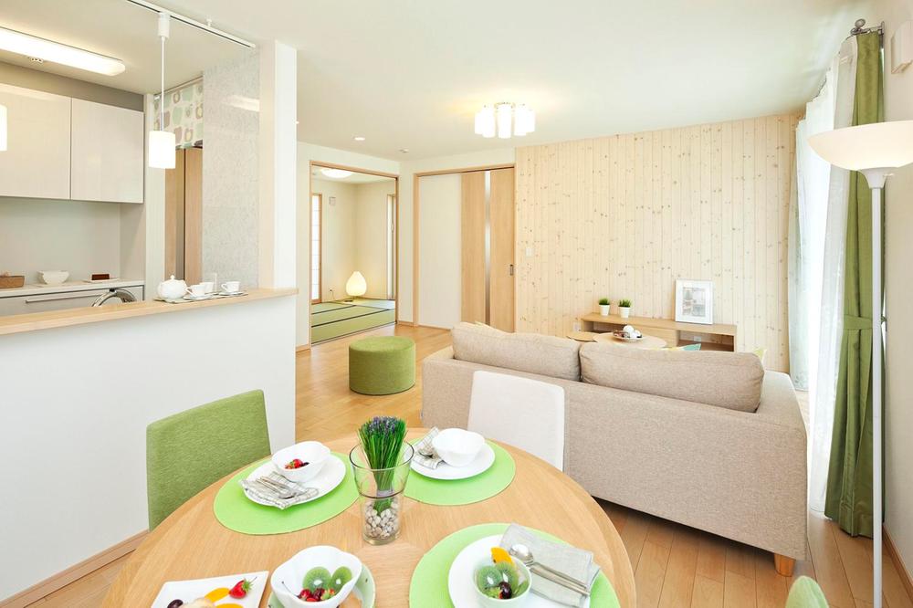 Living. Model building: Living (August 2012) shooting ※ Sales already dwelling unit