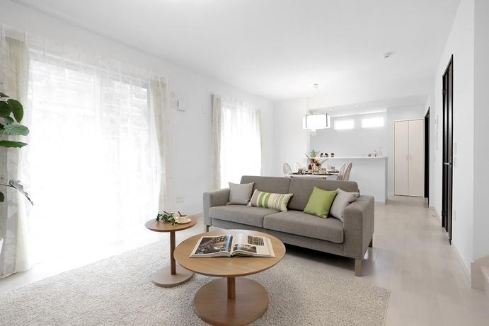 Living. And the sun and the garden, And friends can become dining with family. Has adopted the family ties deepens plan enough to live.  ※ Model home (October 2013 shooting)