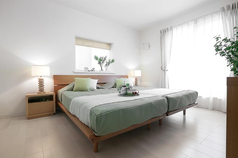 Non-living room.  ■ In the cozy of the main bedroom two-sided lighting space, The main bedroom, which is wrapped in light and peace.  ※ Model home (October 2013 shooting)