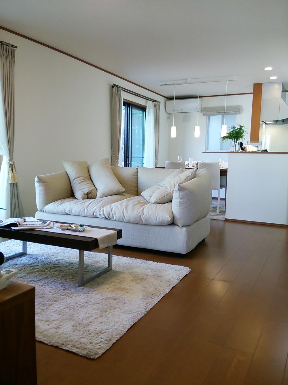 Living. Open-minded LDK, In the winter and glad TES hot water type with under-floor heating!