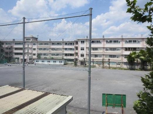 Junior high school. Nishiikuta 1300m until junior high school