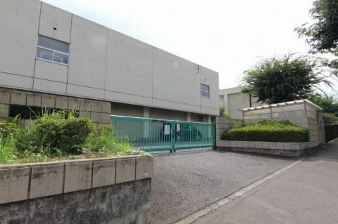 Primary school. Kanahodo 700m up to elementary school