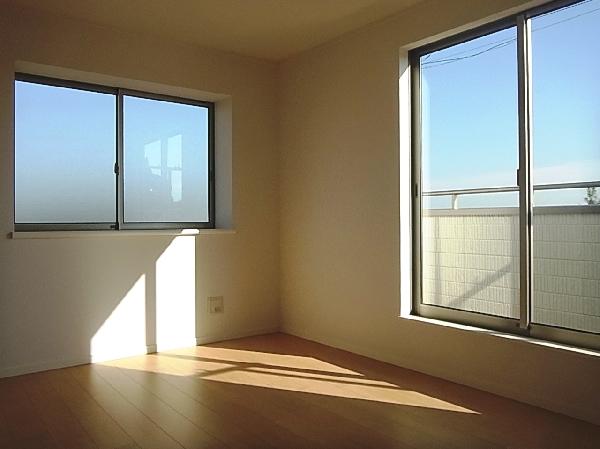 Non-living room. About is 6.75 Pledge of Western-style.