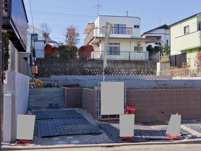 Local photos, including front road. Local (12 May 2013) Shooting