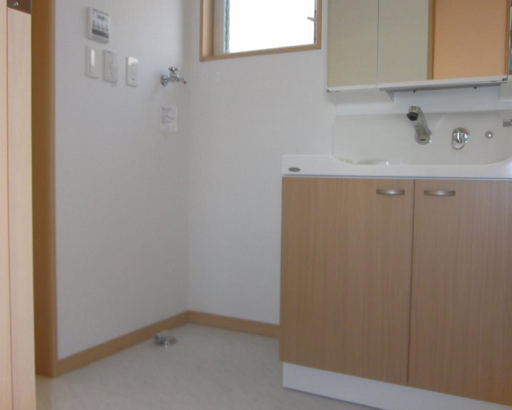 Wash basin, toilet. Indoor (11 May 2013) Shooting