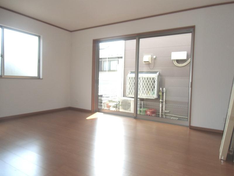 Living. Local (10 May 2013) Shooting Building 3