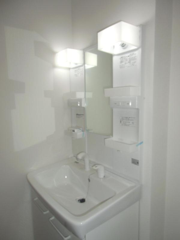 Wash basin, toilet. Local (10 May 2013) Shooting