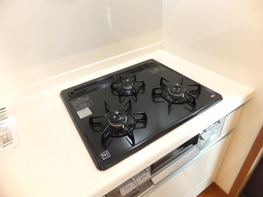 Kitchen. Local (September 2013) Shooting All building common The Company has adopted a three-necked stove.