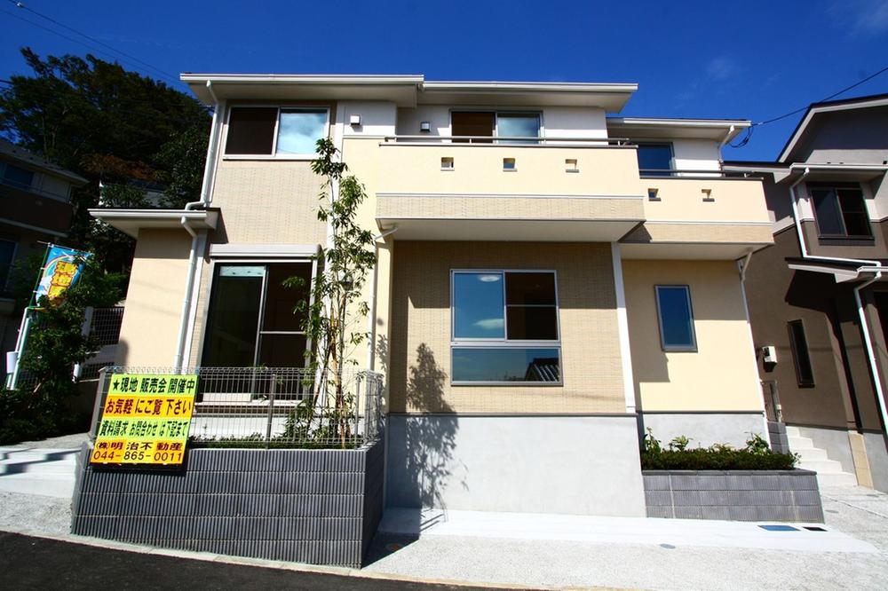 Local appearance photo. All buildings can you preview.