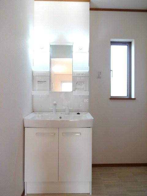 Wash basin, toilet. 1 Building washbasin