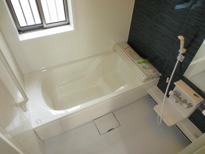 Bathroom. Building 2