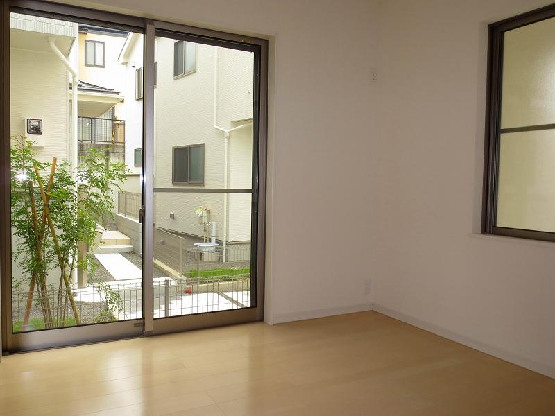 Non-living room. 6 Building