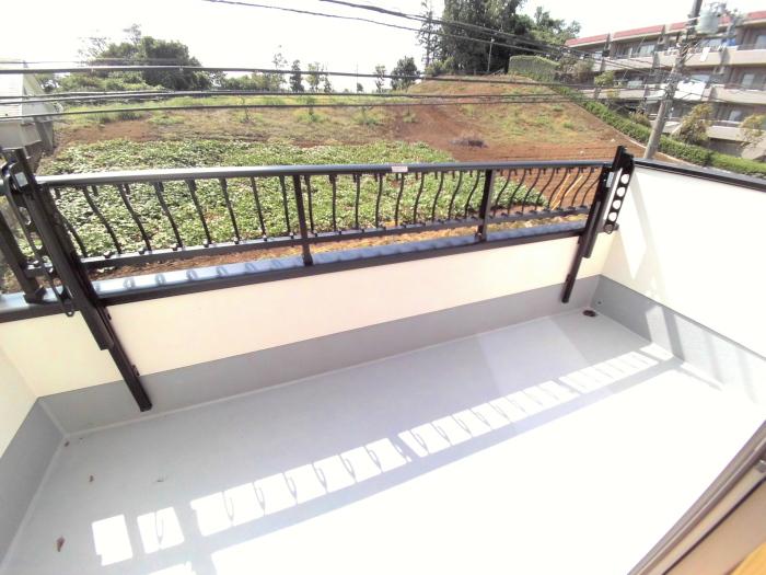 Balcony. Balcony with depth (Building 2)