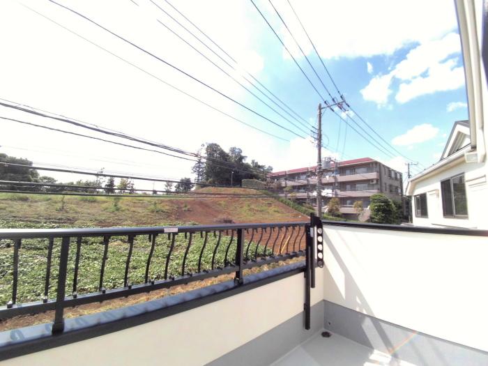 View photos from the dwelling unit. It is a lush green living environment (Building 2)