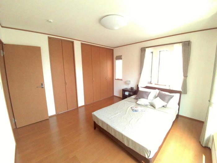 Non-living room. Storage rich main bedroom (3 Building)