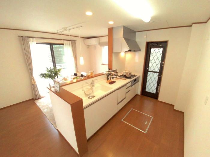 Kitchen. There is under-floor storage (3 Building)