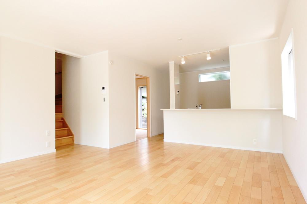 Same specifications photos (living)