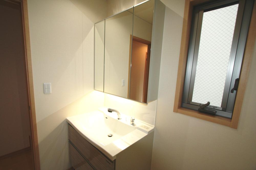 Wash basin, toilet. Local (11 May 2013) Shooting