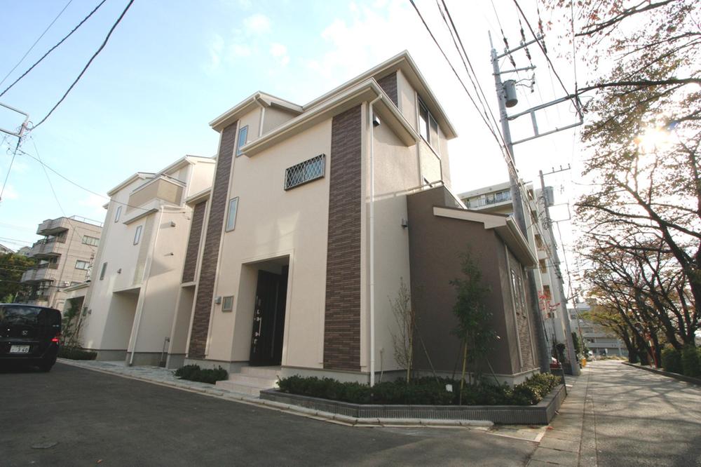 Local appearance photo. Local (11 May 2013) Shooting