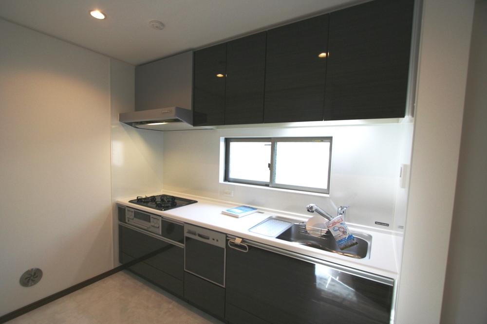 Kitchen. Local (11 May 2013) Shooting