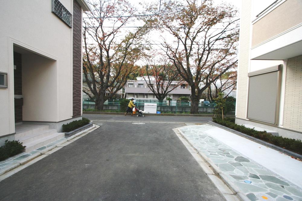 Local photos, including front road. Local (11 May 2013) Shooting