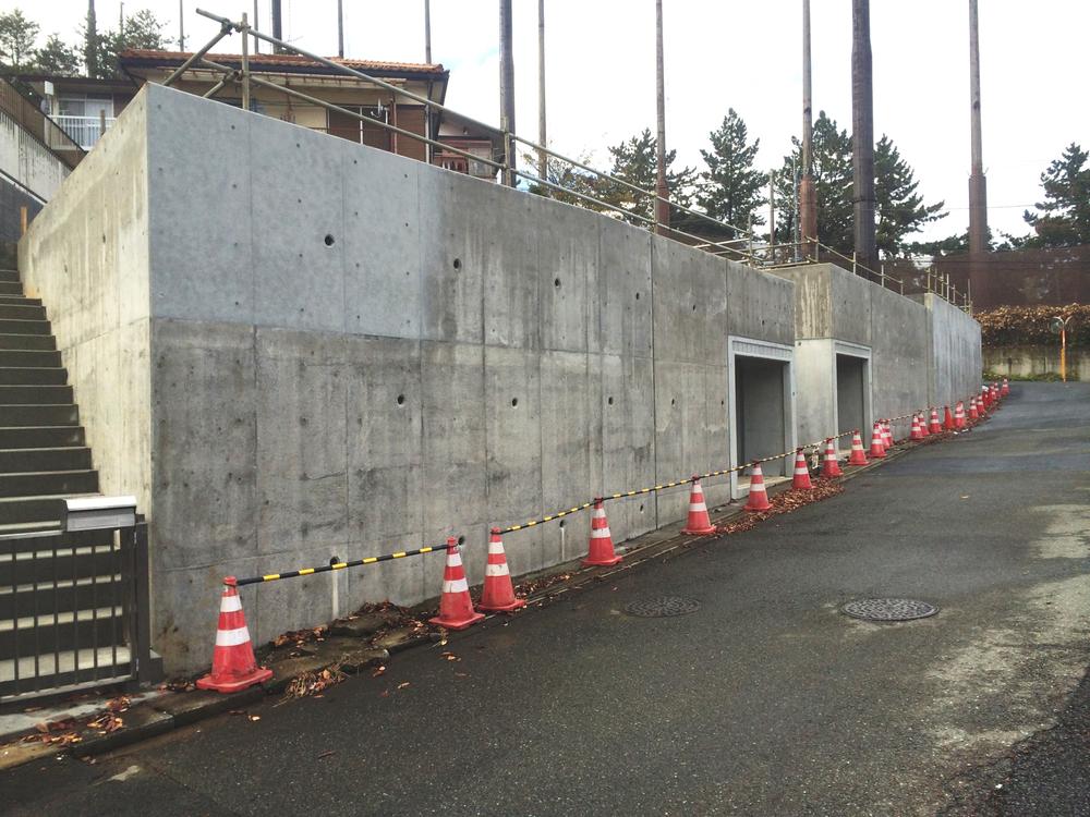 Local photos, including front road. Local (12 May 2013) Shooting