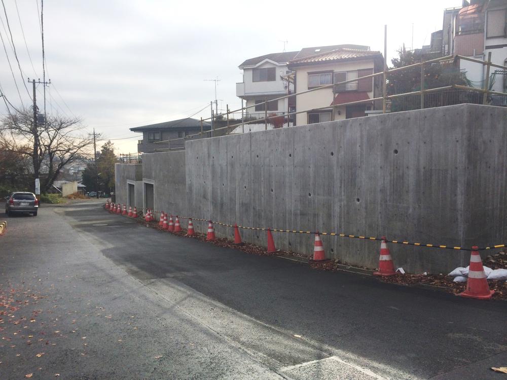 Local photos, including front road. Local (12 May 2013) Shooting