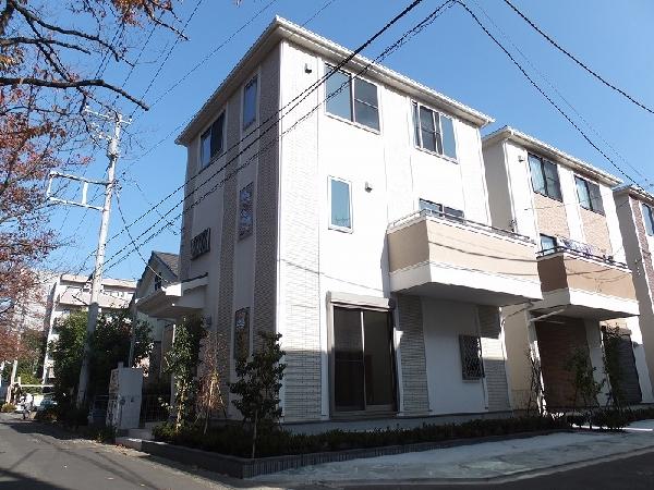 Local appearance photo. 1 Building Southwest corner lot