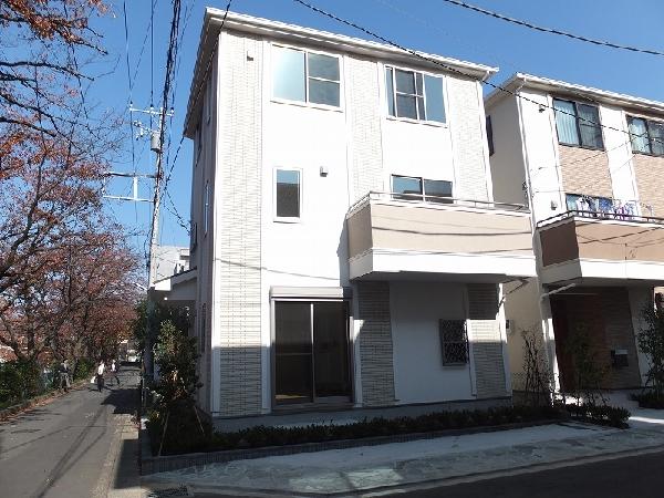 Local appearance photo. 1 Building